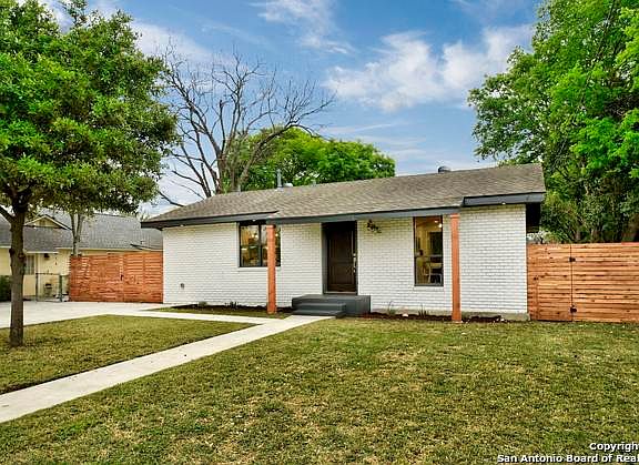 3rd image of 822 Ware Blvd