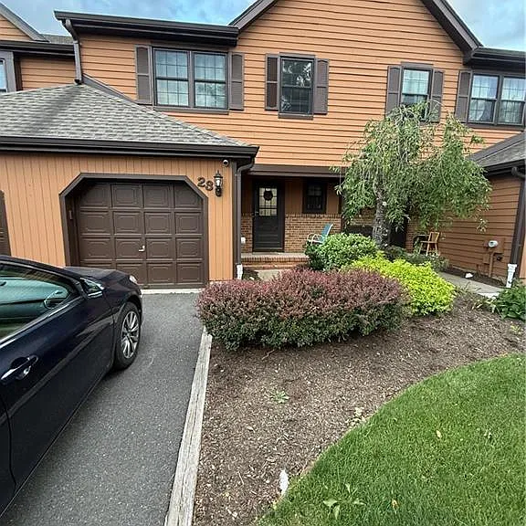 23 Estate Rd — Photo 2