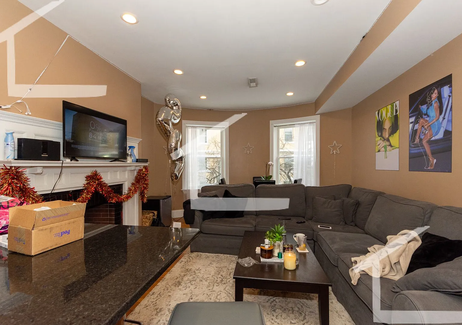 Huge 4 bed 2 bath near BU and the Green Line! — Photo 2