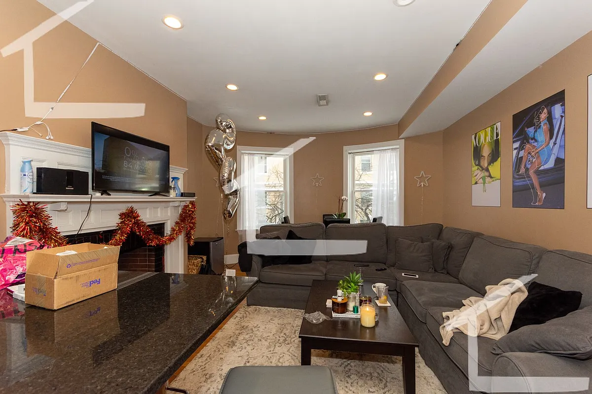 Building Photo - 15 Saint Lukes Rd #1