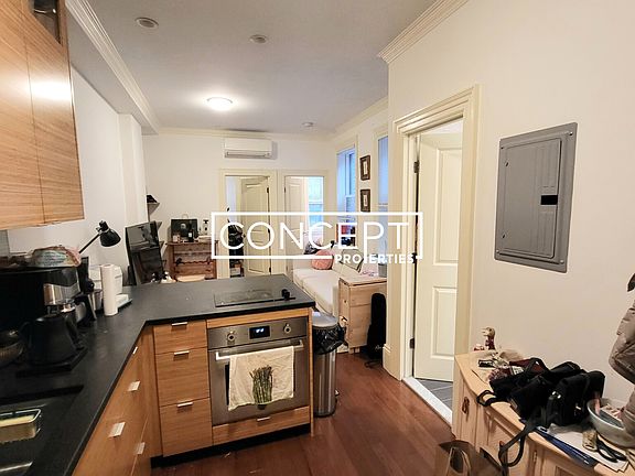 2nd image of 98 Myrtle St #6CP