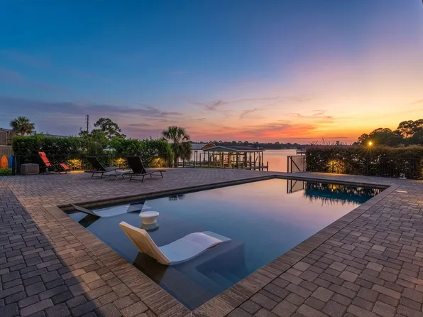 553 Cove Dr, Fort Walton Beach, FL 32547