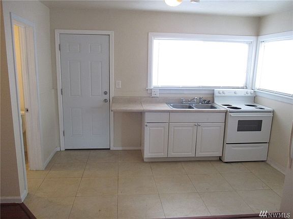 5th image of 817 S 11th St