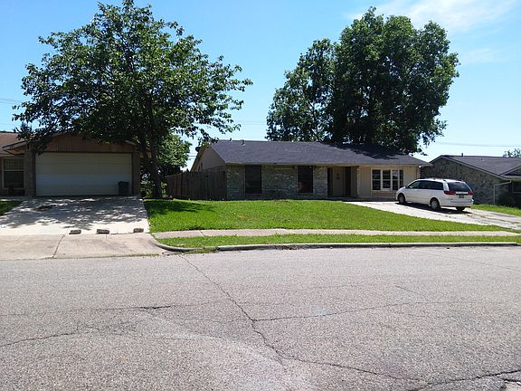 2nd image of 2810 Spiceberry Ln