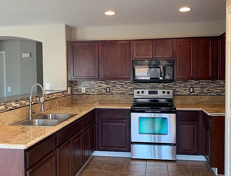 3316 S 72nd Ln — Photo 3