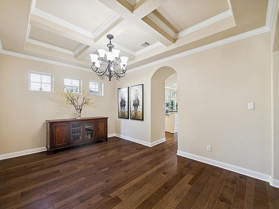 4th image of 26 Sandwell Pl