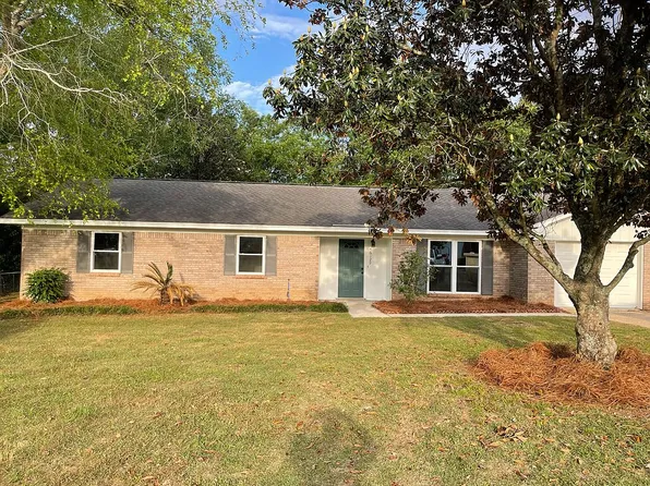 46129 Sunset Dr, Bay Minette, AL 36507