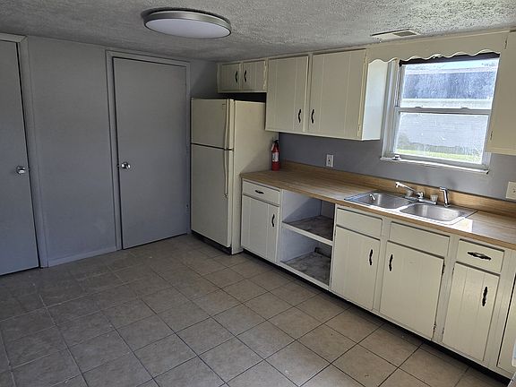 3rd image of 4999 Providence Dr #A