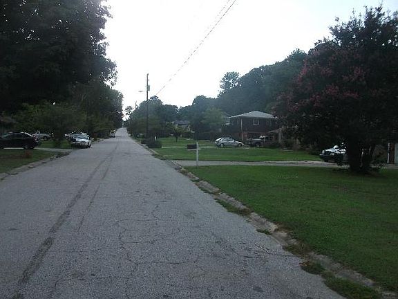 4th image of 805 Barnesdale Dr