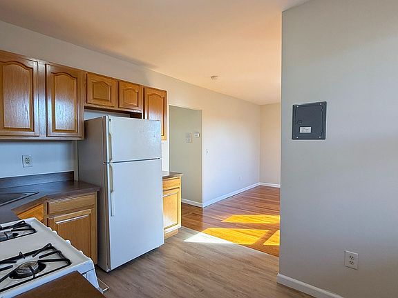 5th image of 15 Dorothy St #17C2