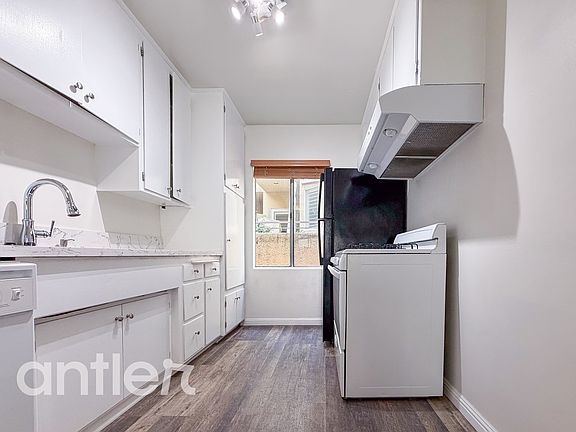 3rd image of 14271 Dickens St #L4