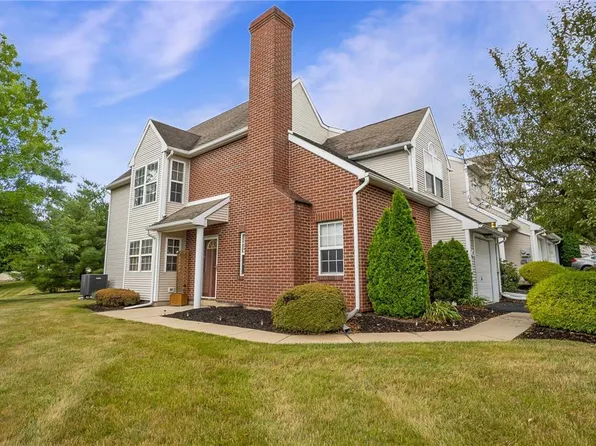 937 Barn View Ln, Breinigsville, PA 18031