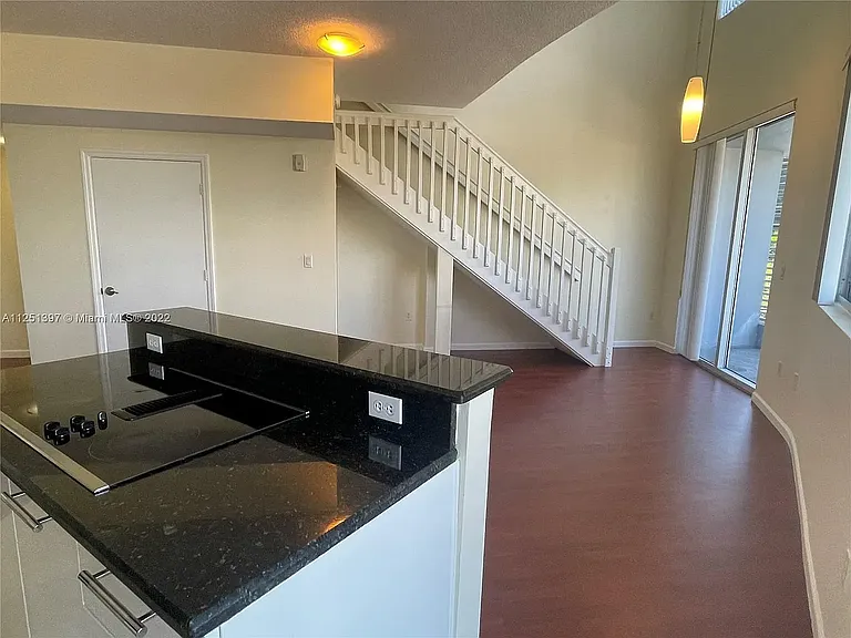 3339 Virginia St #320 — Photo 4
