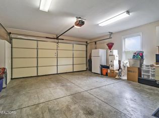 448 Woodgate Dr, Crossville, TN 38571