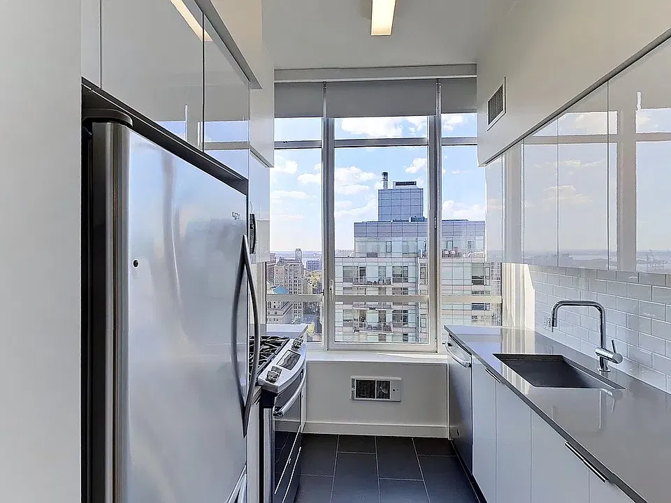 45 Hoyt St #24H