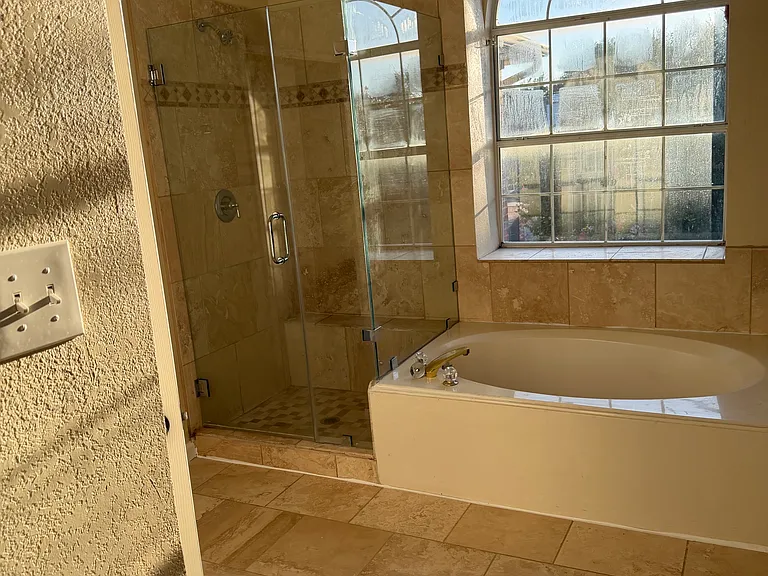 608 Herefordshire Ln — Photo 7