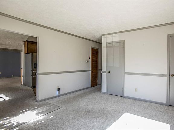 4th image of 154 Melville Dr
