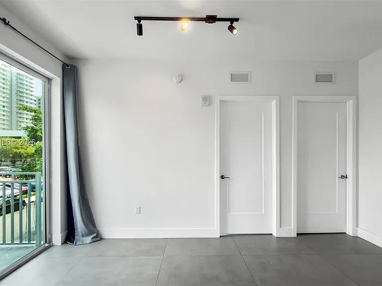 1536 NW 15th Ave #206 — Photo 2