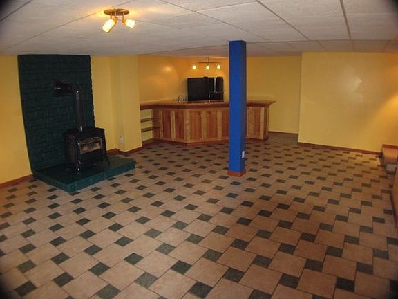 Basement Gameroom w wetbar