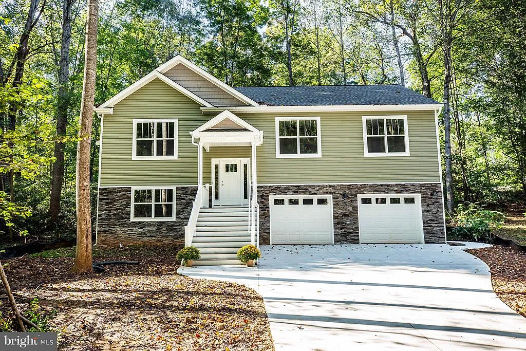 614 Harrison Cir photo 1