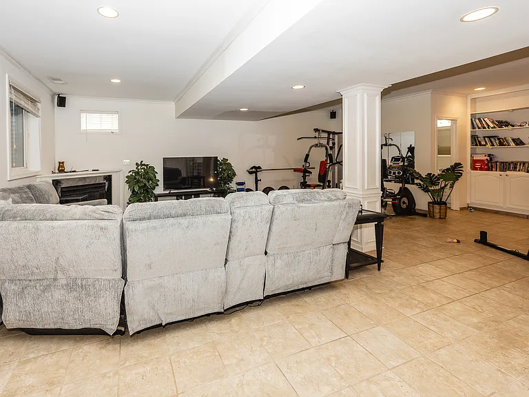 5889 Pebblestream Dr — Photo 25