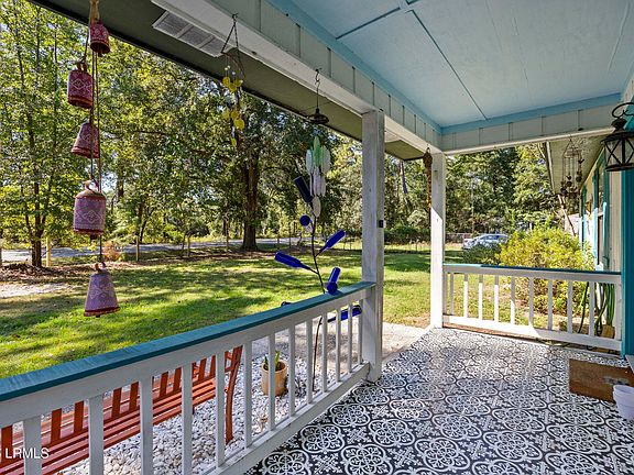 5th image of 32 Parker Dr