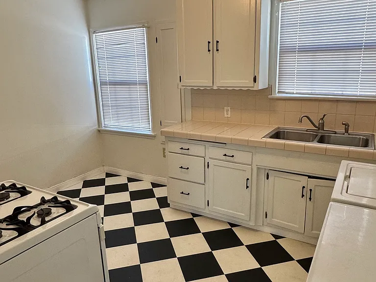 5406 Kinston Ave #5406 — Photo 8