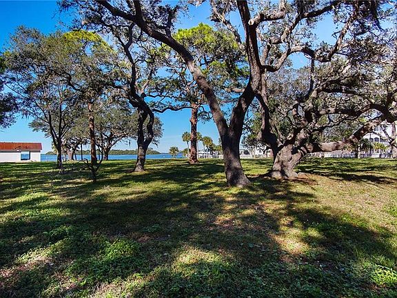 4th image of 360 Shore Dr