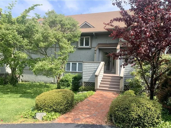 157 Harrison Ave APT 26, Newport, RI 02840