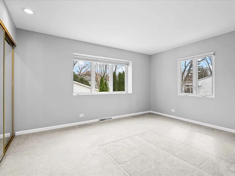 1120 N Brainard St — Photo 10