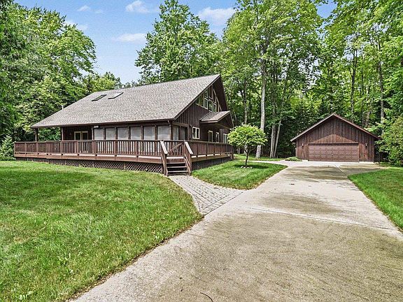 5th image of 4943 Birchcrest Dr