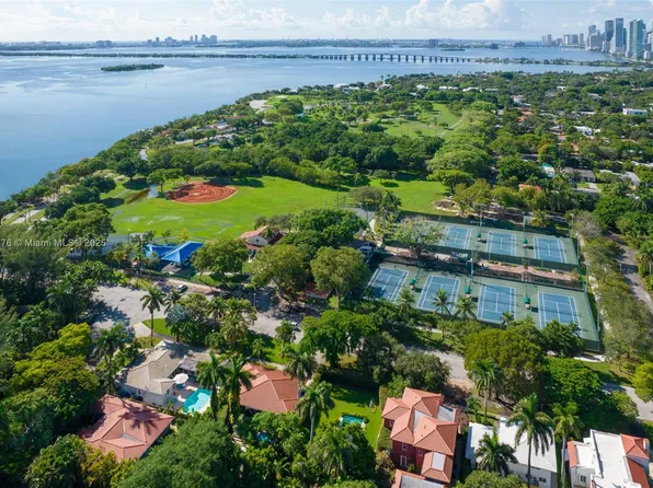 600 NE 57th St, Miami, FL 33137