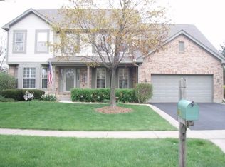 109 S Old Creek Rd, Vernon Hills, IL 60061