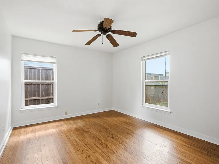 3884 Van Ness Ln — Photo 20