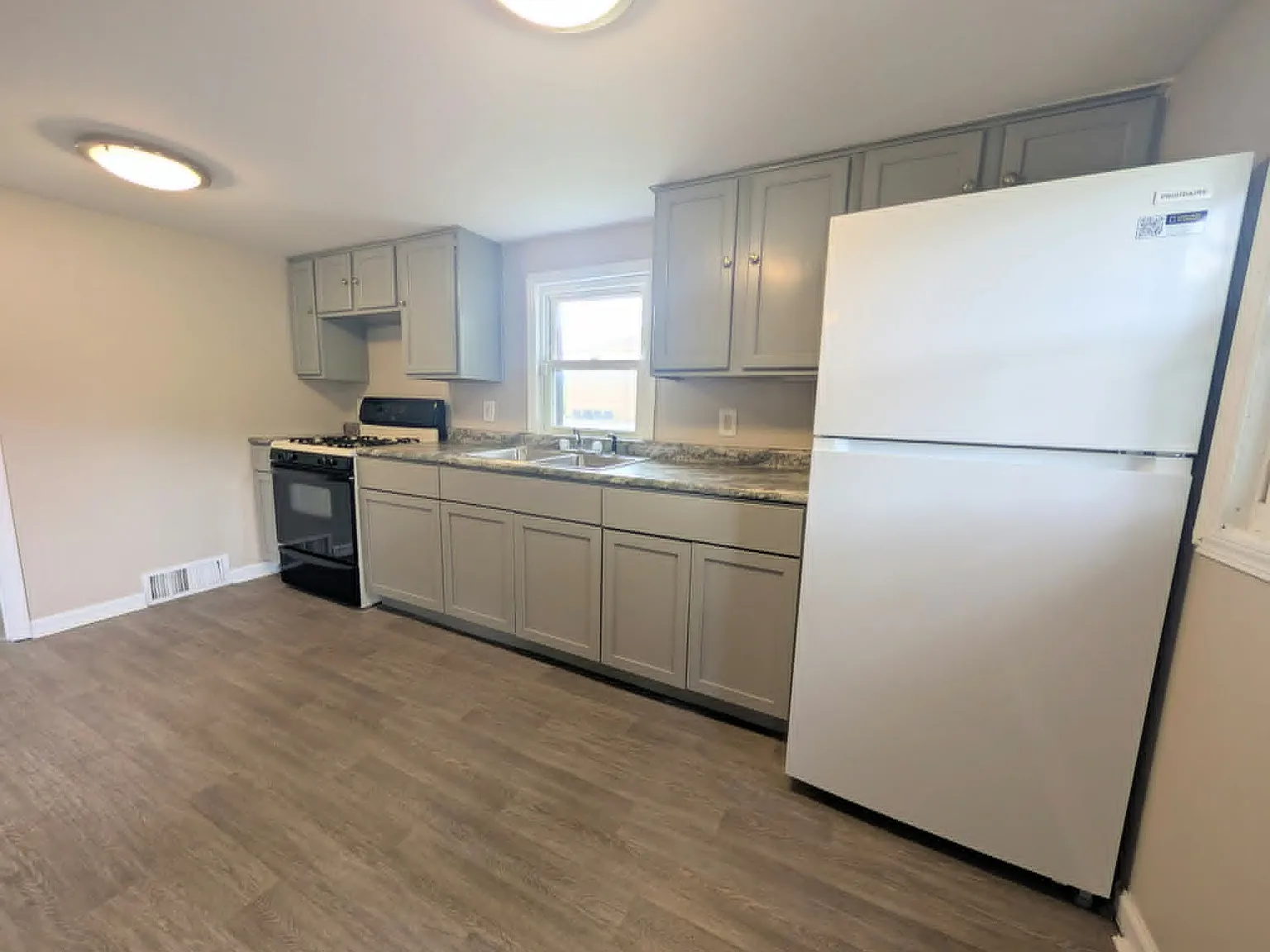 1515 East Cedar Street Kankakee IL 60901 — Photo 2