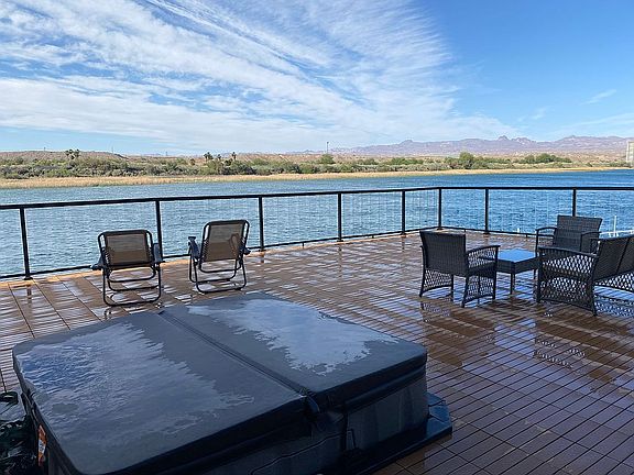 5th image of 967 Riverfront Dr