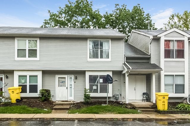 1st image of 94 Woodlake Manor Dr