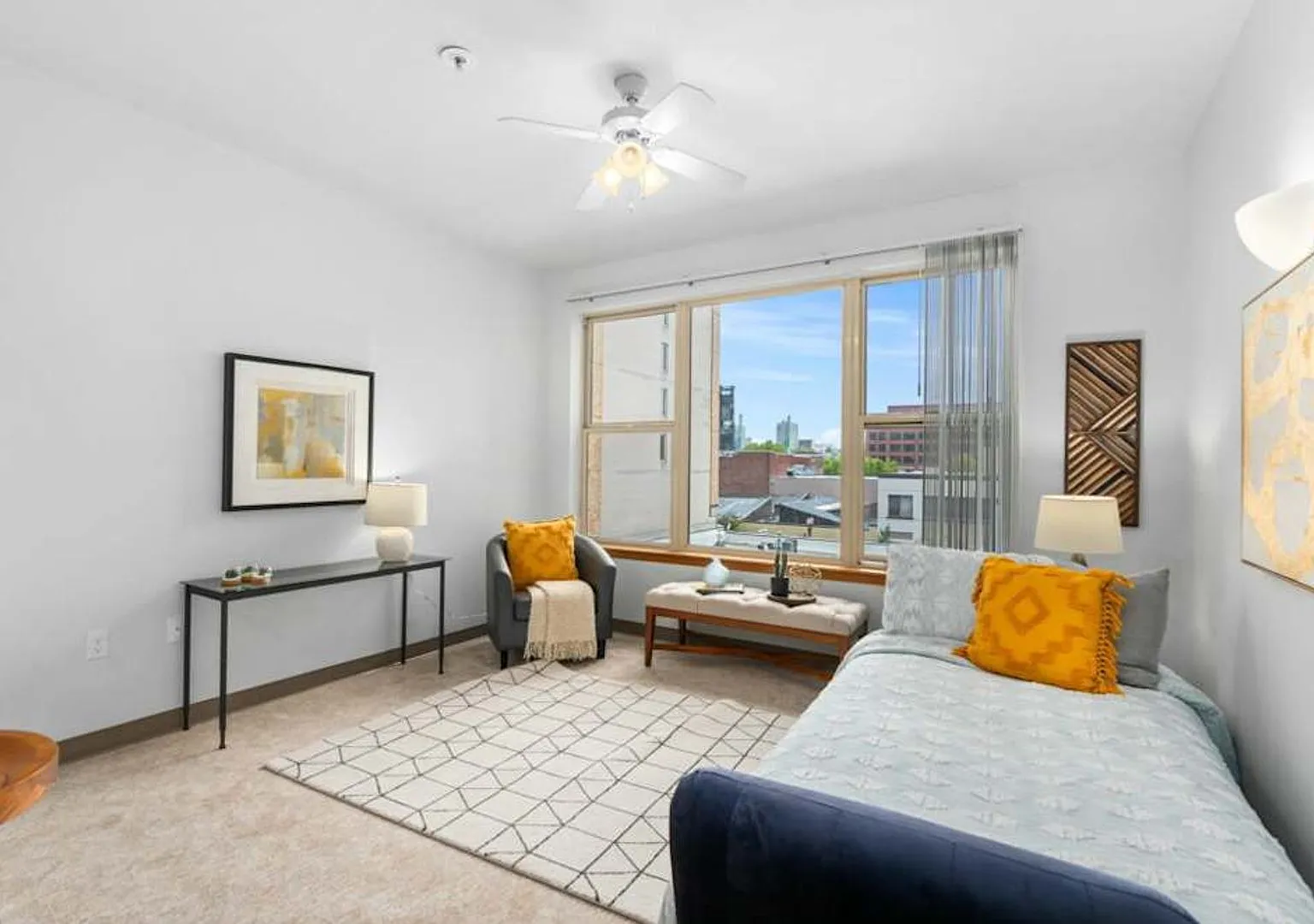 Fifth Avenue Place Apartments — Photo 4