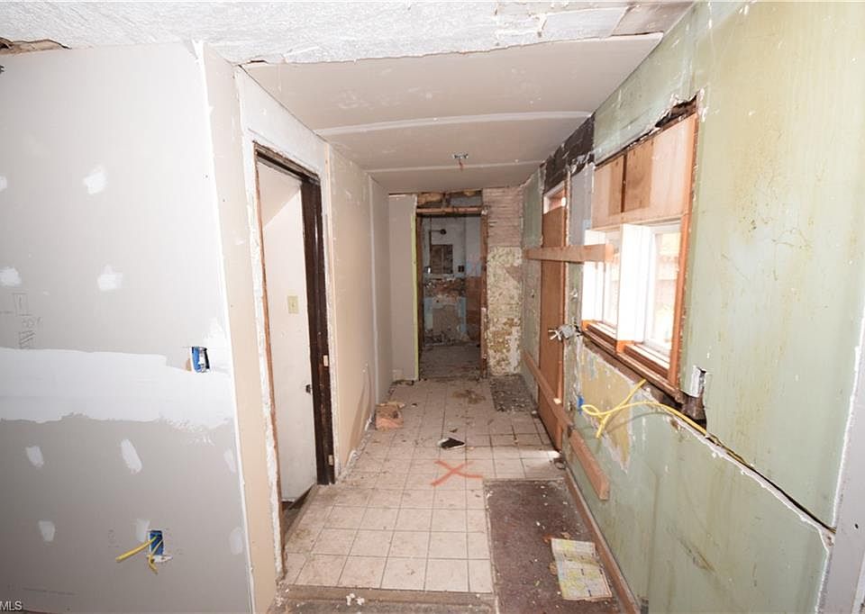 2nd image of 8452 York Rd