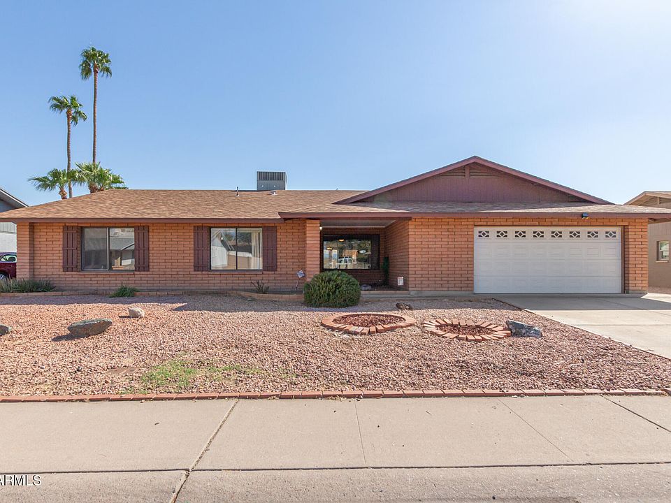 1st image of 215 E HELENA Drive