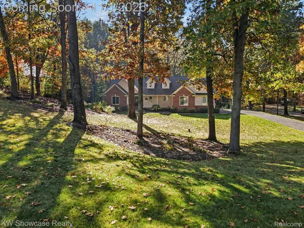 2759 Black Eagle Rdg, Howell, MI 48843