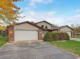 951 Gladstone Way, Lake Mills, WI 53551