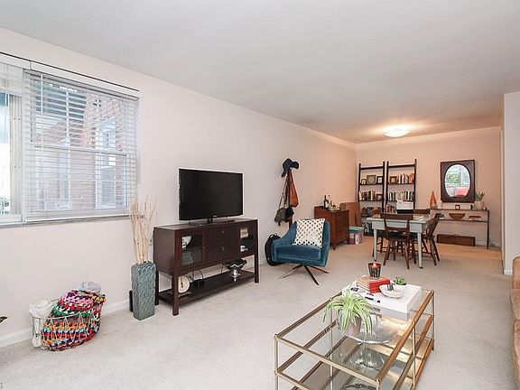 4th image of 19801 Van Aken Blvd APT 7