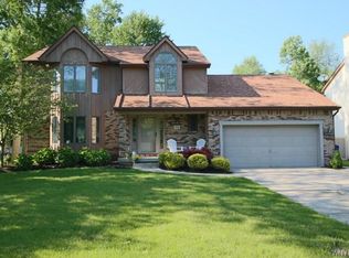 73 N Castlerock Ln, East Amherst, NY 14051