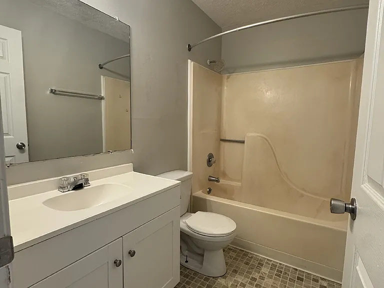 101 Meadow Ln — Photo 7