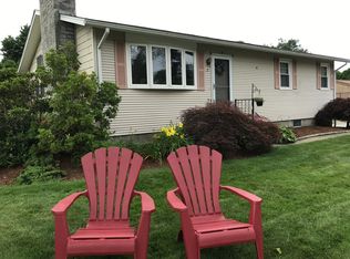 2 Thornapple Rd, Narragansett, RI 02882