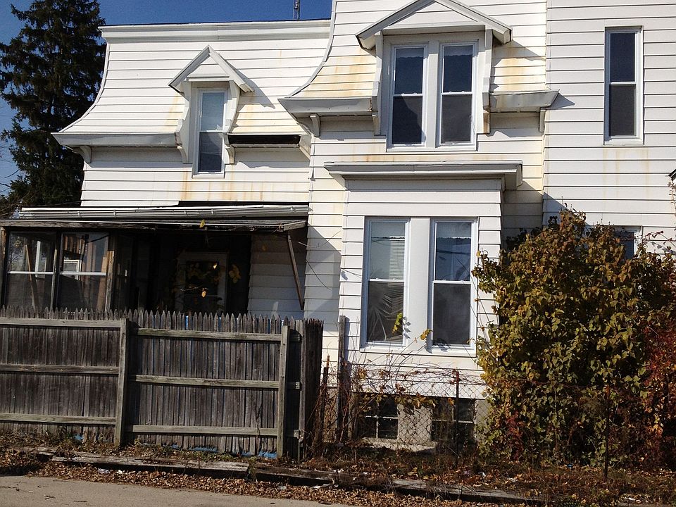 1st image of 608 W Jefferson St