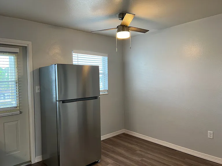 Manatee Bay Apartments — Photo 25