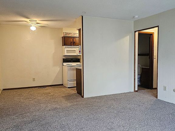 3rd image of 824 6th St #1