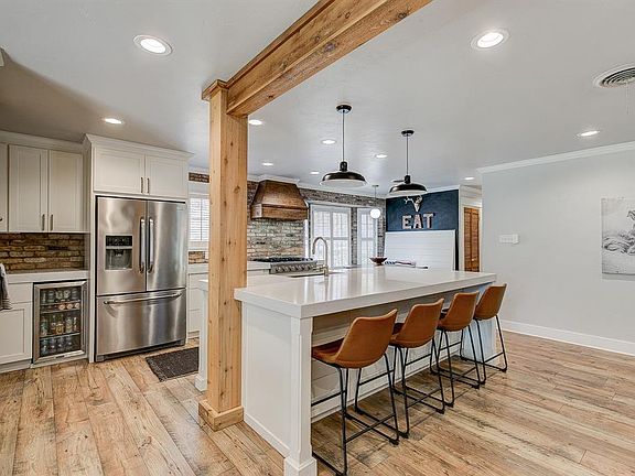 2nd image of 4906 White Oak Ln